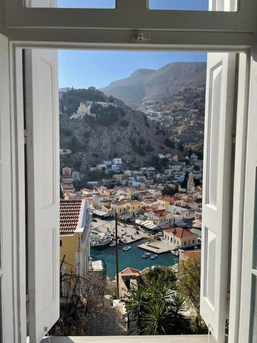 Maison Avec Terrasses Et Vues 시미 외부 사진
